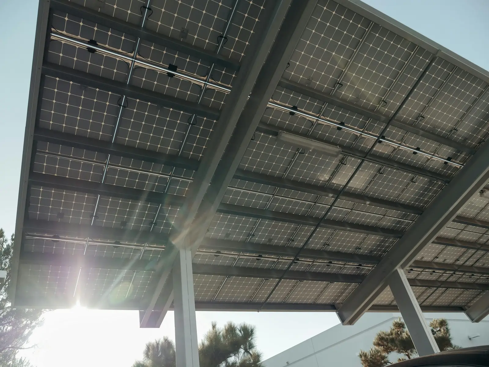 Solar Savings vs AC Use in Kerala: What Changes Across Different Seasons?