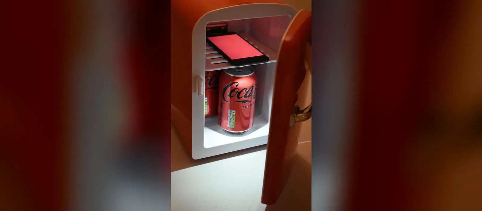 Why Does the Minibar Hum All Night? Thermoelectric vs Compressor Minibars in Kerala Hotels, 2026