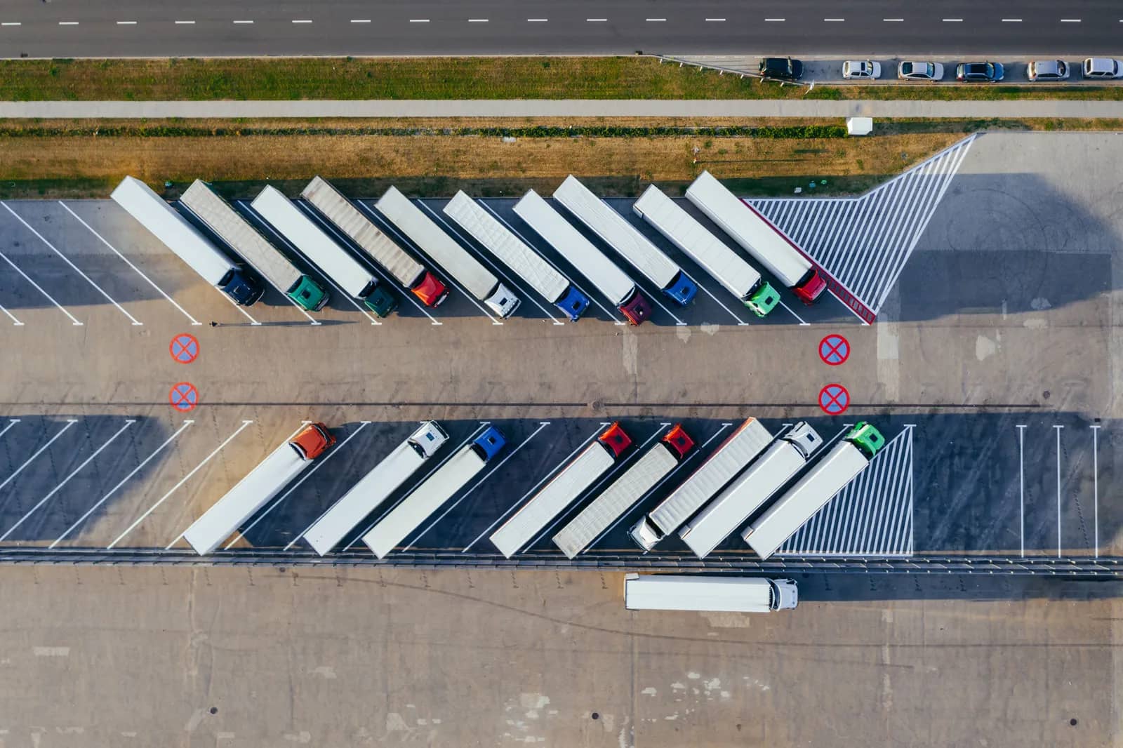 Which Material Should Line Your Insulated Truck Container? GRP, Steel, Aluminium or Plastic, 2026